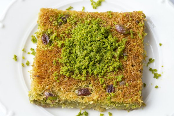 Quali sono i passi per cucinare un ossobuco in gremolada con polenta morbida?