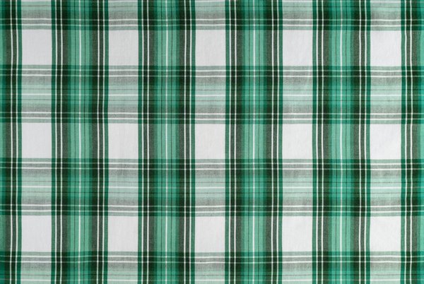 Come indossare la fantasia tartan in ufficio rispettando l'etichetta professionale?